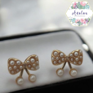 ARETE DORADO MOÑO PERLAS BLANCAS