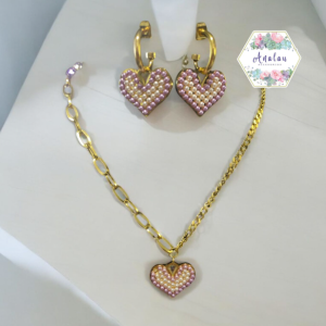 COLLAR AREES DE CORAZON PERLAS LILAS Y BLANCO