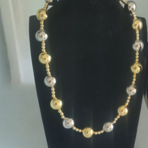 COLLAR DORADO Y PLATA BOLAS