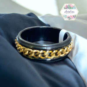 ANILLO NEGRO CON CADENA DORADA #12