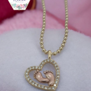 COLLAR DE CORAZON Y PIES ROSA