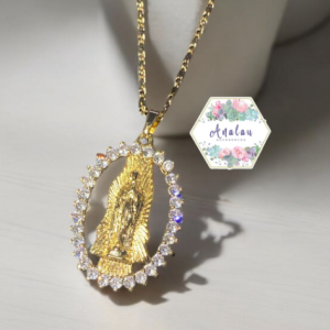 COLLAR DE VIRGEN CIRCULAR PIEDRA CUADRADA