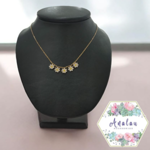 COLLAR DE MARGARITAS BLANCAS