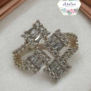 ANILLO CUADRADO INCRUSTADO