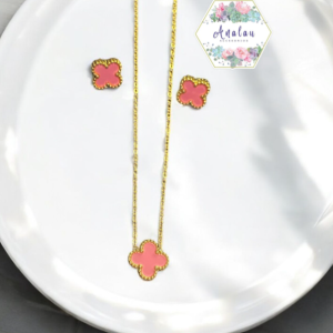 COLLAR ARETES TREBOL ROSA