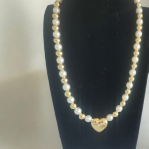 COLLAR PERLAS Y DORADO CORAZON