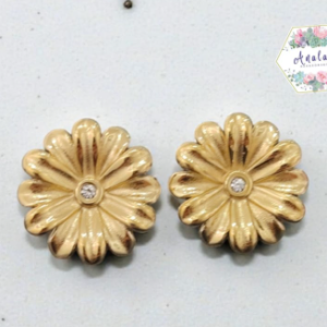 ARETES DE FLOR DORADA CON DIAMANTE