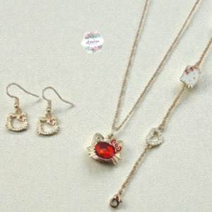 CONJUNTO DE HELLO KITTY CON DIAMANTE ROJO