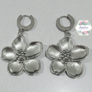 ARETES DE FLOR GRANDE PLATEADA