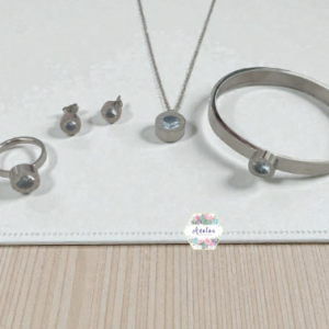 CONJUNTO PLATEADO CON PIEDRAS DIFERENTES