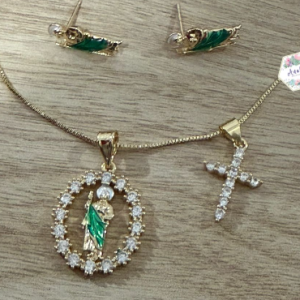 COLLAR SAN JUDAS CON CRUZ ARETES