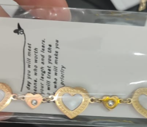 PULSERA 3 CORAZONES DORADA CON BLANCO