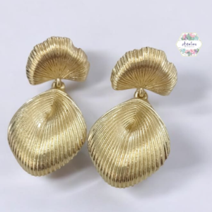 ARETES DORADOS TIPO CONCHA