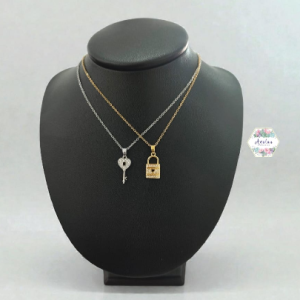 COLLAR DE PAREJA LLAVE PLATEADA Y CANDADO DORADO