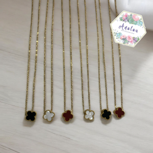 COLLAR TREBOL BLANCO ROJO NEGRO
