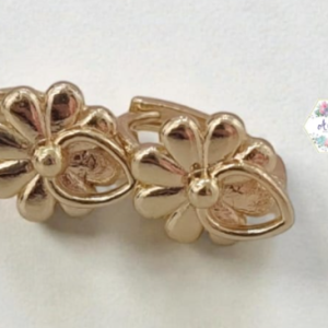 ARRACADA DE FLOR CON CORAZON DORADO