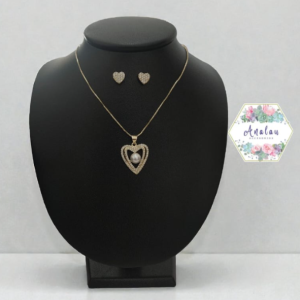 COLLAR ARETE CORAZON CON PERLA BLANCA INCRUSTADO