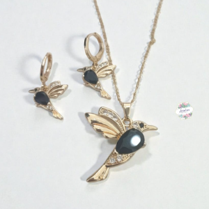 COLLAR ARETES COLIBRI NEGRO INCRUSTADO ALAS LISAS Y INCRUSTADAS