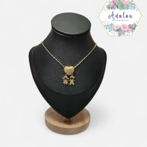 COLLAR DORADO DE CORAZON BRILLOSO CON DIJES DE NIÑO Y NIÑA