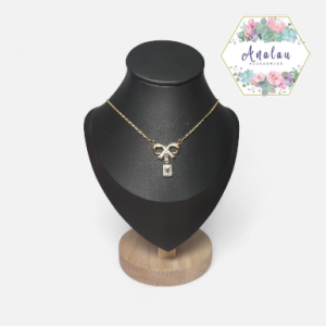 COLLAR DE MOÑO BRILLOSO CON DIAMANTE