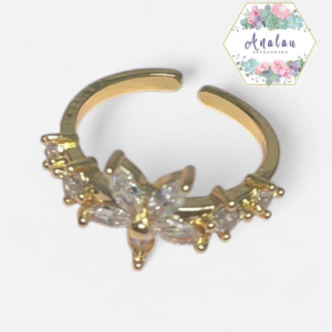 ANILLO DE FLOR DORADO CON CENTRO DE DIAMANTE