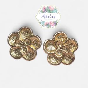 ARETES DE FLOR CON CINCO PETALOS CON CENTRO DE TRES PETALOS DORADOS