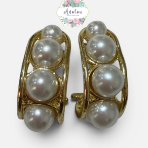 ARETES DE BOLITAS BLANCAS CON DORADO