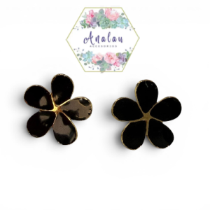 ARETES DE FLOR NEGRAS