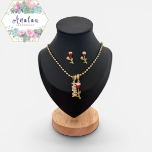 COLLAR DE FLORES ROJAS CON PALABRA DICIENDO MAMA