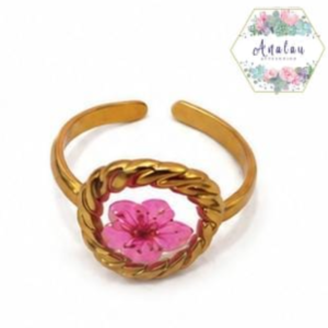 ANILLO REDONDO DORADO FLOR FUCSIA ENCAPSULADA