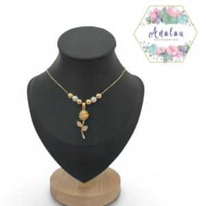 COLLAR DE FLOR CON PERLA BLANCAS