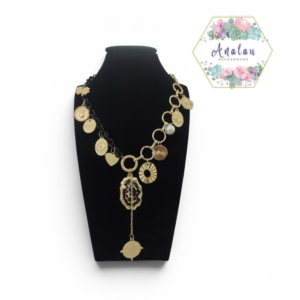 COLLAR NEGRO CON DORADO OJO SAGRADO CORAZON