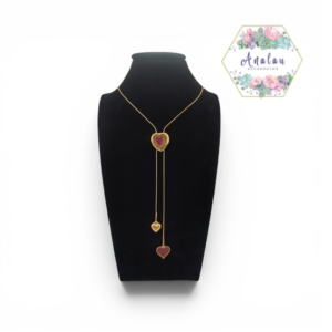 COLLAR TIPO CORBATIN DE CORAZON ROJO