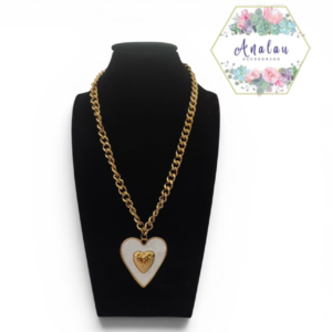 COLLAR CORAZON BLANCO EN MEDIO OTRO CADENA GRUESA