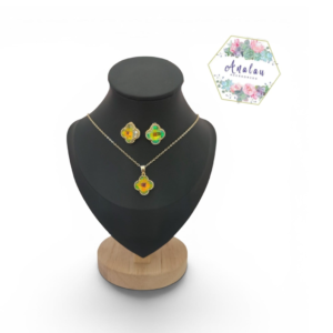 COLLAR ARETES TREBOL TRANSPARENTE COLOR TORNASOL