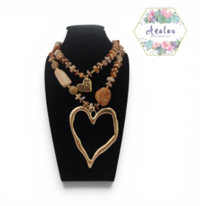 COLLAR DE PIEDRAS CAFES CON CORAZON GRANDE