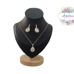 COLLAR Y ARETES DE OVALO BRILLANTE