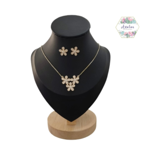 COLLAR Y ARETES DE FLORES BRILLOSAS