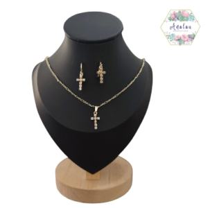 COLLAR Y ARETES DE CRUZ