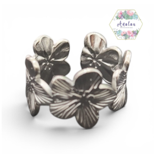 ANILLO DE FLORES PLATEADO