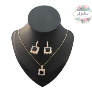 COLLAR Y ARETES DE CUADRADO NEGRO