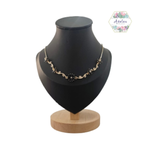 COLLAR DE FLORES NEGRAS